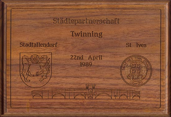 Copy of the Plaque presented to Stadtallendorf in 1989